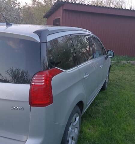 Серый Пежо 5008, объемом двигателя 1.6 л и пробегом 182 тыс. км за 8300 $, фото 2 на Automoto.ua