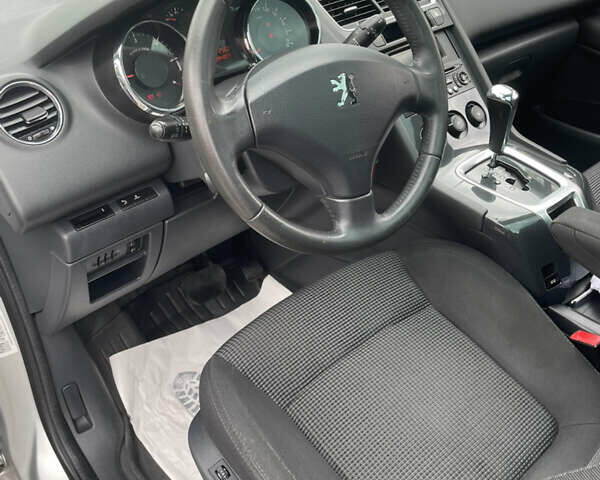 Сірий Пежо 5008, об'ємом двигуна 2 л та пробігом 337 тис. км за 9000 $, фото 27 на Automoto.ua