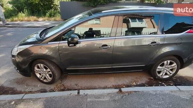 Сірий Пежо 5008, об'ємом двигуна 1.6 л та пробігом 144 тис. км за 8599 $, фото 2 на Automoto.ua