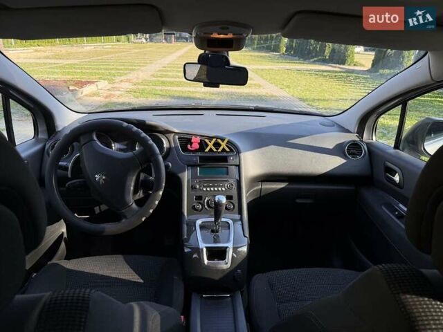 Сірий Пежо 5008, об'ємом двигуна 1.56 л та пробігом 252 тис. км за 7300 $, фото 8 на Automoto.ua