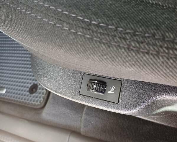 Серый Пежо 5008, объемом двигателя 2 л и пробегом 264 тыс. км за 9900 $, фото 16 на Automoto.ua