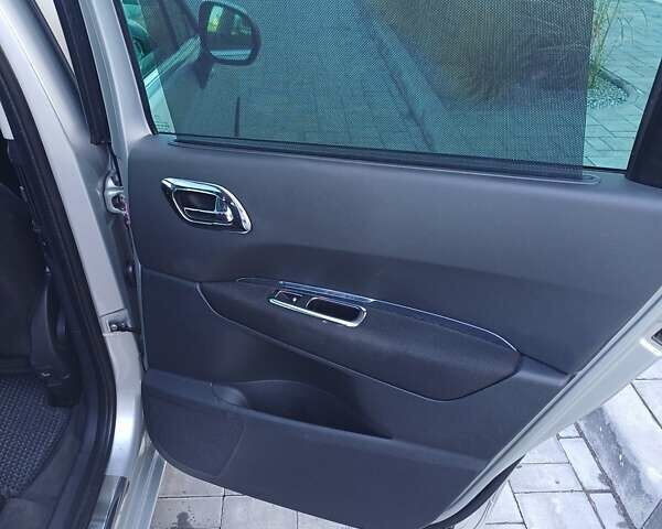 Серый Пежо 5008, объемом двигателя 2 л и пробегом 264 тыс. км за 9900 $, фото 11 на Automoto.ua
