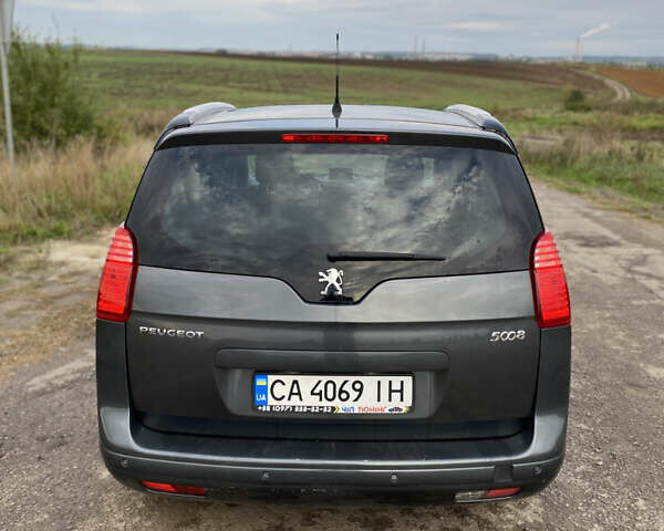 Серый Пежо 5008, объемом двигателя 1.6 л и пробегом 226 тыс. км за 8000 $, фото 2 на Automoto.ua