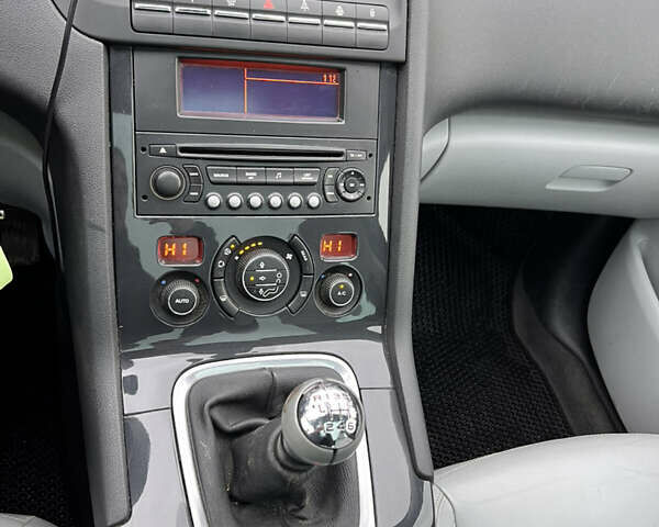 Серый Пежо 5008, объемом двигателя 1.6 л и пробегом 168 тыс. км за 6381 $, фото 13 на Automoto.ua