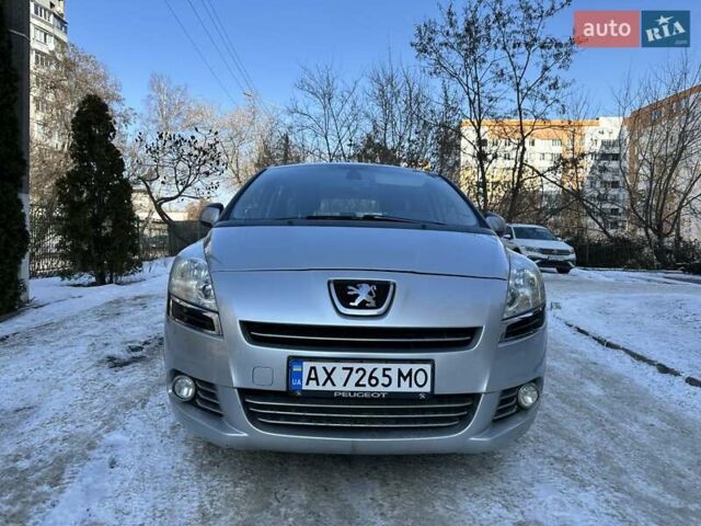 Серый Пежо 5008, объемом двигателя 1.56 л и пробегом 251 тыс. км за 7900 $, фото 1 на Automoto.ua
