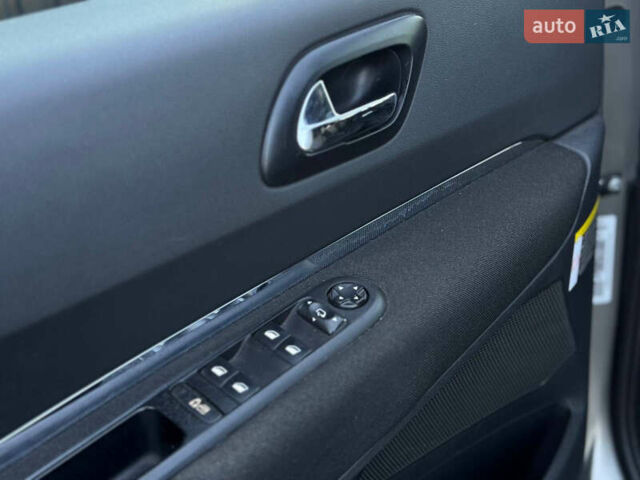 Серый Пежо 5008, объемом двигателя 1.56 л и пробегом 268 тыс. км за 7290 $, фото 13 на Automoto.ua