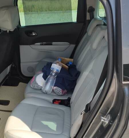 Серый Пежо 5008, объемом двигателя 1.56 л и пробегом 292 тыс. км за 7800 $, фото 24 на Automoto.ua