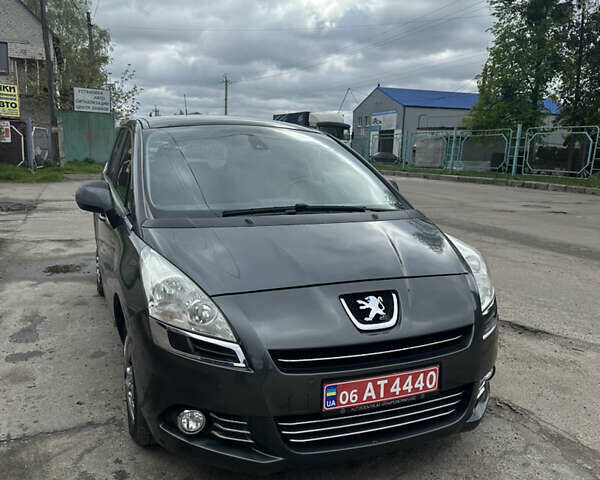 Сірий Пежо 5008, об'ємом двигуна 1.6 л та пробігом 219 тис. км за 8888 $, фото 1 на Automoto.ua