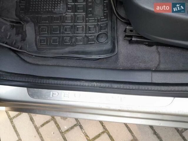 Сірий Пежо 5008, об'ємом двигуна 1.6 л та пробігом 193 тис. км за 7950 $, фото 7 на Automoto.ua