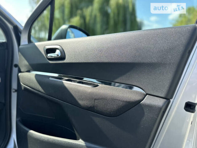 Серый Пежо 5008, объемом двигателя 1.56 л и пробегом 271 тыс. км за 6850 $, фото 24 на Automoto.ua