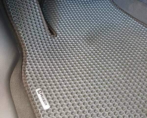 Серый Пежо 5008, объемом двигателя 2 л и пробегом 264 тыс. км за 9900 $, фото 20 на Automoto.ua