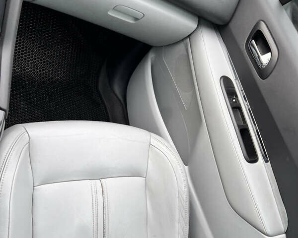 Серый Пежо 5008, объемом двигателя 1.6 л и пробегом 168 тыс. км за 6381 $, фото 1 на Automoto.ua