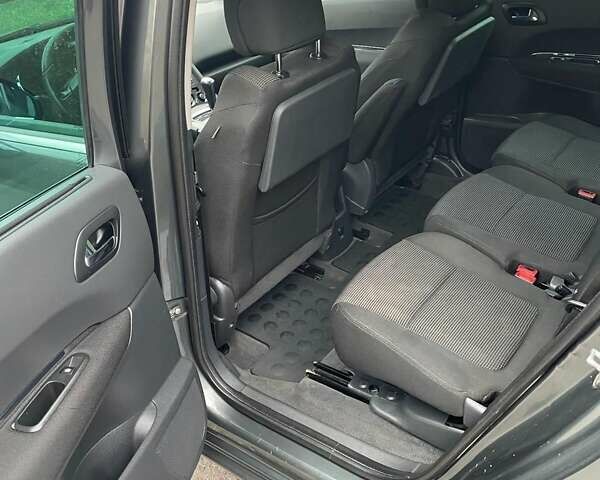 Сірий Пежо 5008, об'ємом двигуна 1.56 л та пробігом 235 тис. км за 7800 $, фото 11 на Automoto.ua