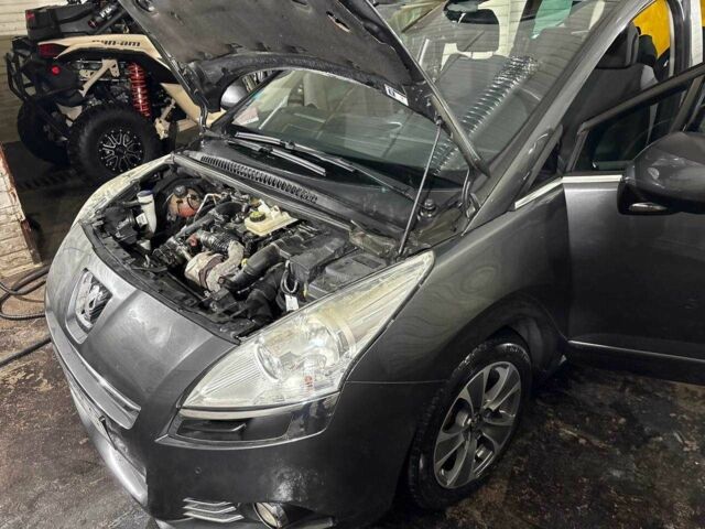 Сірий Пежо 5008, об'ємом двигуна 1.6 л та пробігом 179 тис. км за 6500 $, фото 14 на Automoto.ua