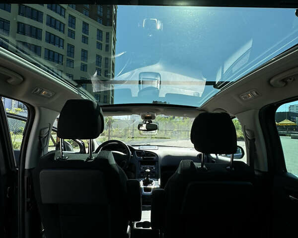 Серый Пежо 5008, объемом двигателя 1.6 л и пробегом 298 тыс. км за 7500 $, фото 16 на Automoto.ua