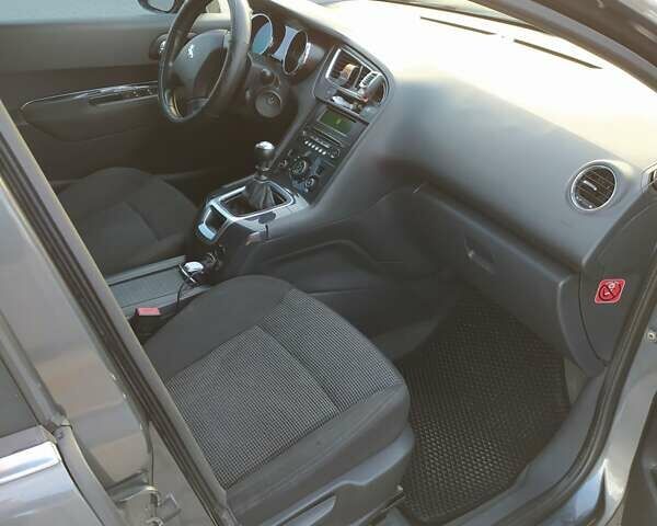 Серый Пежо 5008, объемом двигателя 1.56 л и пробегом 320 тыс. км за 8200 $, фото 3 на Automoto.ua