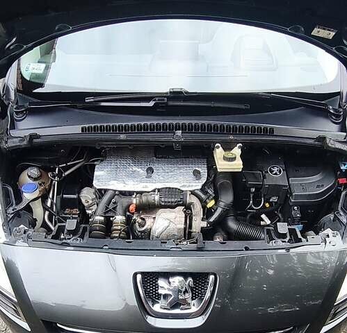 Сірий Пежо 5008, об'ємом двигуна 1.56 л та пробігом 298 тис. км за 10000 $, фото 24 на Automoto.ua