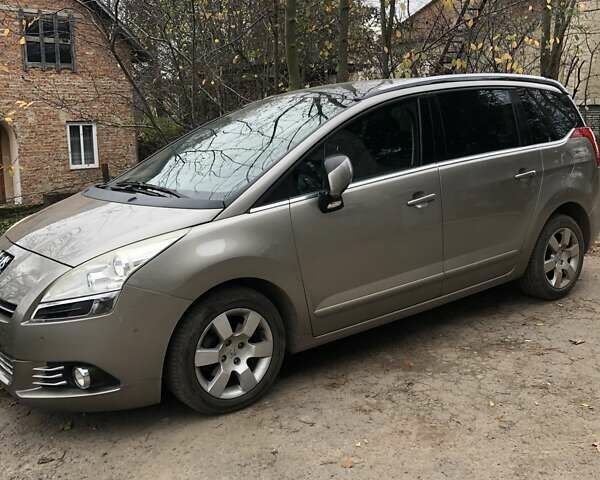 Серый Пежо 5008, объемом двигателя 0 л и пробегом 219 тыс. км за 8550 $, фото 4 на Automoto.ua