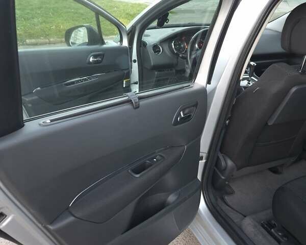 Серый Пежо 5008, объемом двигателя 1.56 л и пробегом 194 тыс. км за 7850 $, фото 15 на Automoto.ua