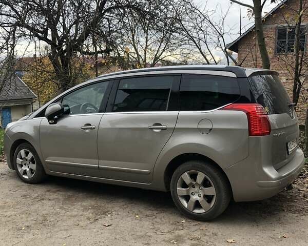 Серый Пежо 5008, объемом двигателя 0 л и пробегом 219 тыс. км за 8550 $, фото 5 на Automoto.ua