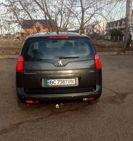 Серый Пежо 5008, объемом двигателя 1.56 л и пробегом 209 тыс. км за 8000 $, фото 1 на Automoto.ua