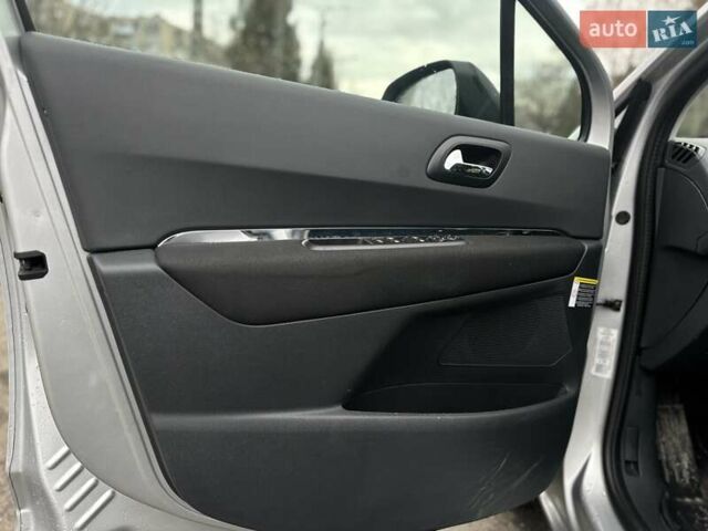 Сірий Пежо 5008, об'ємом двигуна 1.6 л та пробігом 213 тис. км за 6650 $, фото 8 на Automoto.ua