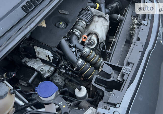 Сірий Пежо 5008, об'ємом двигуна 1.6 л та пробігом 249 тис. км за 7700 $, фото 27 на Automoto.ua