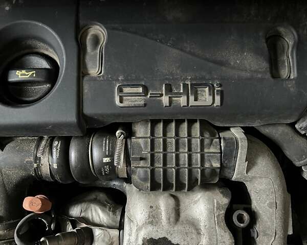 Серый Пежо 5008, объемом двигателя 0 л и пробегом 219 тыс. км за 8550 $, фото 6 на Automoto.ua