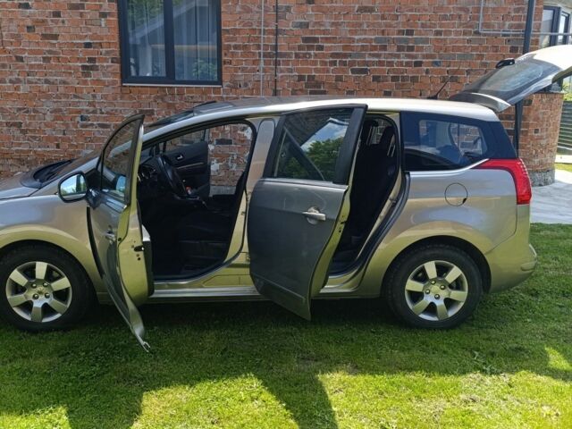 Серый Пежо 5008, объемом двигателя 2 л и пробегом 220 тыс. км за 9300 $, фото 2 на Automoto.ua