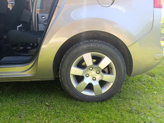 Серый Пежо 5008, объемом двигателя 2 л и пробегом 220 тыс. км за 9300 $, фото 6 на Automoto.ua