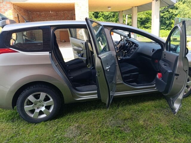 Серый Пежо 5008, объемом двигателя 2 л и пробегом 220 тыс. км за 9300 $, фото 1 на Automoto.ua