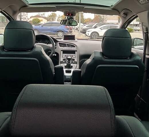 Сірий Пежо 5008, об'ємом двигуна 1.56 л та пробігом 298 тис. км за 10000 $, фото 6 на Automoto.ua