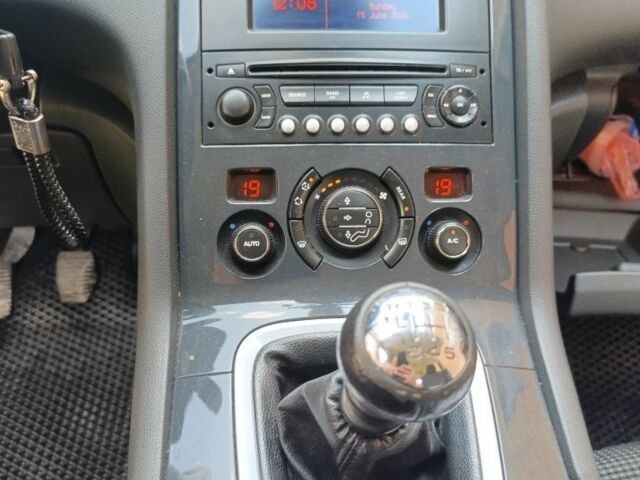 Серый Пежо 5008, объемом двигателя 2 л и пробегом 220 тыс. км за 9300 $, фото 5 на Automoto.ua