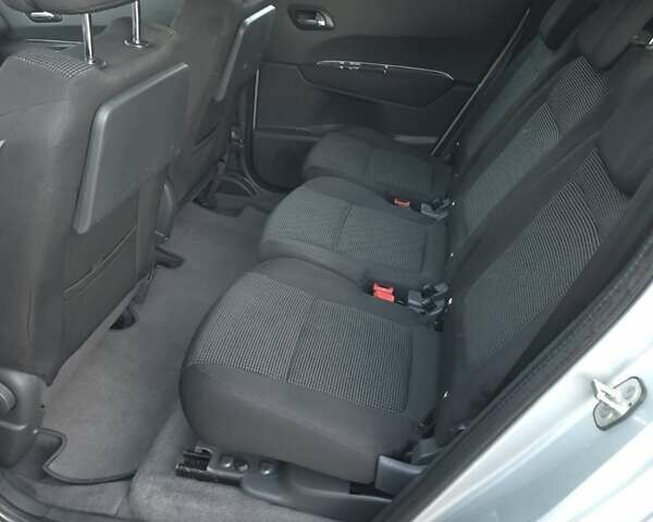 Серый Пежо 5008, объемом двигателя 1.56 л и пробегом 194 тыс. км за 7850 $, фото 13 на Automoto.ua