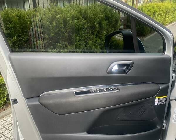 Серый Пежо 5008, объемом двигателя 2 л и пробегом 226 тыс. км за 8790 $, фото 21 на Automoto.ua