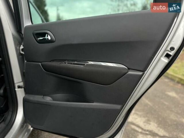 Сірий Пежо 5008, об'ємом двигуна 1.6 л та пробігом 213 тис. км за 6650 $, фото 16 на Automoto.ua