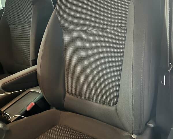 Серый Пежо 5008, объемом двигателя 0 л и пробегом 219 тыс. км за 8550 $, фото 8 на Automoto.ua