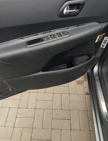 Сірий Пежо 5008, об'ємом двигуна 1.56 л та пробігом 298 тис. км за 10000 $, фото 13 на Automoto.ua