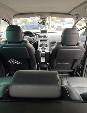 Сірий Пежо 5008, об'ємом двигуна 1.56 л та пробігом 298 тис. км за 10000 $, фото 19 на Automoto.ua