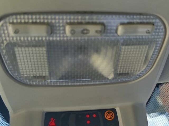 Серый Пежо 5008, объемом двигателя 2 л и пробегом 220 тыс. км за 9300 $, фото 4 на Automoto.ua