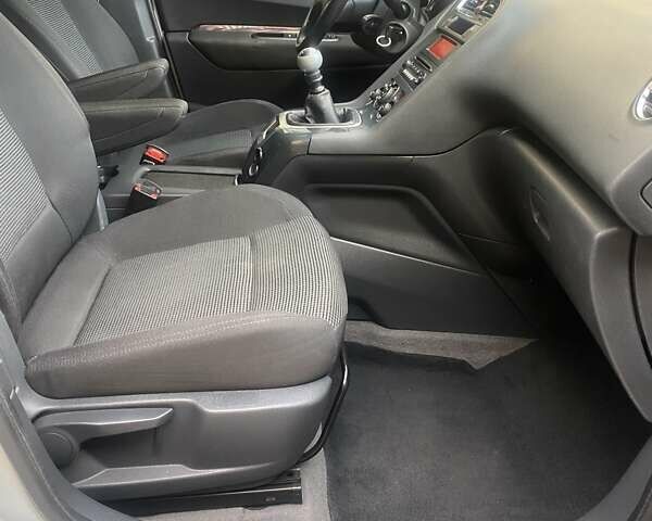 Серый Пежо 5008, объемом двигателя 2 л и пробегом 226 тыс. км за 8790 $, фото 19 на Automoto.ua