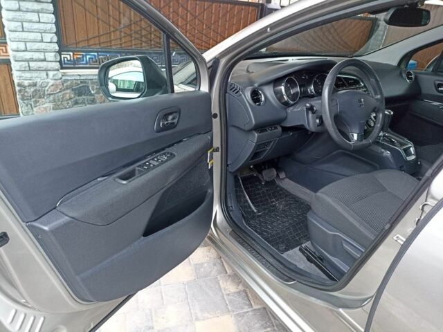 Сірий Пежо 5008, об'ємом двигуна 1.6 л та пробігом 120 тис. км за 9600 $, фото 2 на Automoto.ua