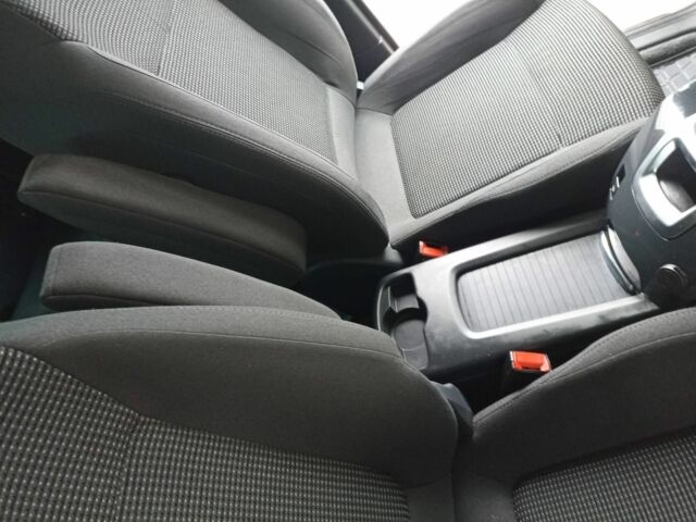 Сірий Пежо 5008, об'ємом двигуна 1.6 л та пробігом 120 тис. км за 9600 $, фото 6 на Automoto.ua