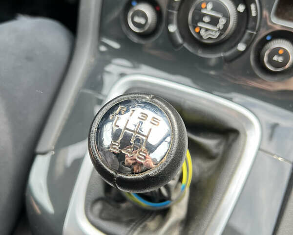 Сірий Пежо 5008, об'ємом двигуна 1.6 л та пробігом 271 тис. км за 8500 $, фото 21 на Automoto.ua