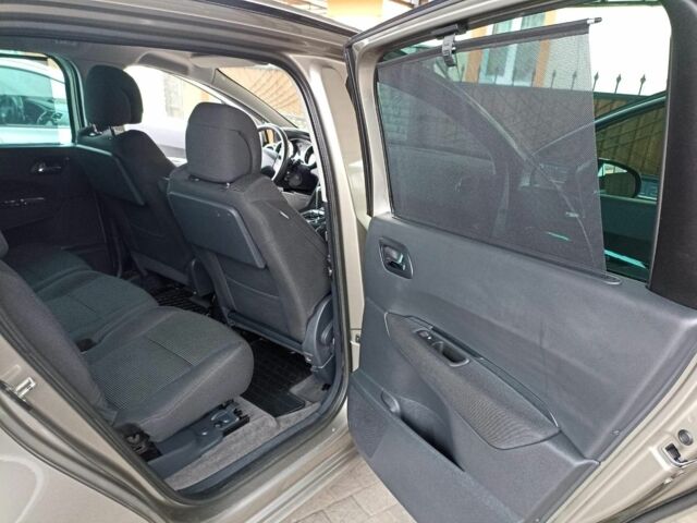 Сірий Пежо 5008, об'ємом двигуна 1.6 л та пробігом 120 тис. км за 9600 $, фото 11 на Automoto.ua