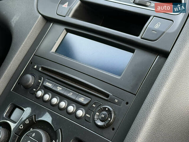 Сірий Пежо 5008, об'ємом двигуна 1.6 л та пробігом 190 тис. км за 8999 $, фото 39 на Automoto.ua