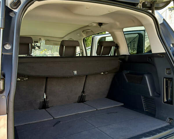 Сірий Пежо 5008, об'ємом двигуна 1.56 л та пробігом 258 тис. км за 8700 $, фото 7 на Automoto.ua