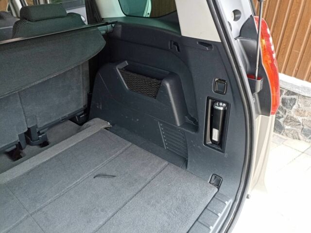 Сірий Пежо 5008, об'ємом двигуна 1.6 л та пробігом 120 тис. км за 9600 $, фото 9 на Automoto.ua