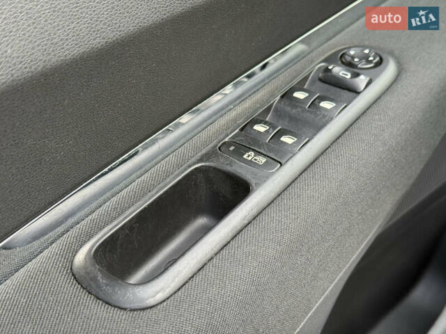 Сірий Пежо 5008, об'ємом двигуна 1.6 л та пробігом 190 тис. км за 8999 $, фото 23 на Automoto.ua