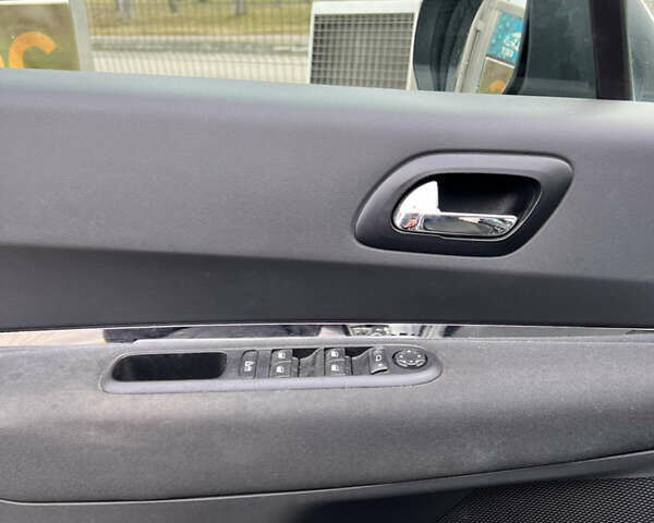 Сірий Пежо 5008, об'ємом двигуна 1.6 л та пробігом 271 тис. км за 8500 $, фото 30 на Automoto.ua